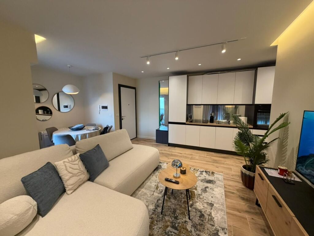 Shitet Apartament 1+1