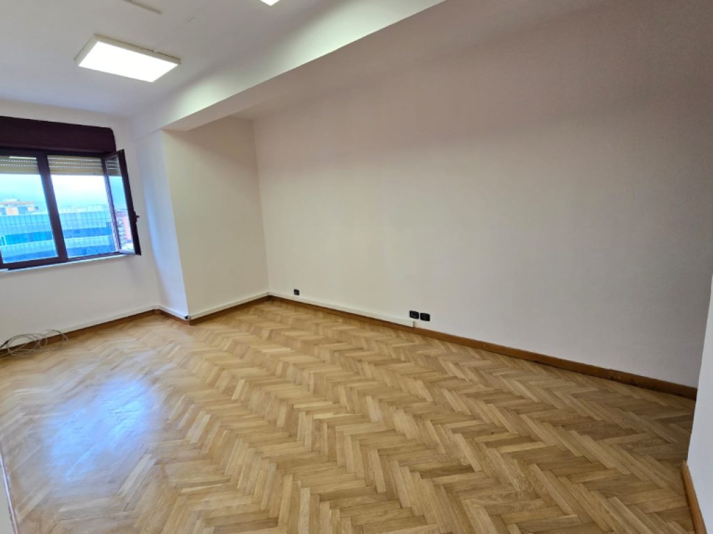 🏢 Locale per Uffici in Affitto – Vicino al Centro Toptani