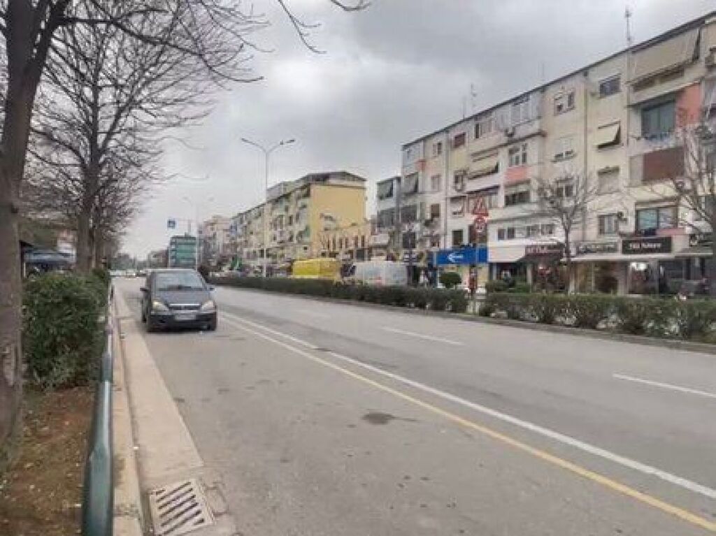 🏢 NEGOZIO IN VENDITA – VIA MUHAMET GJOLLESHA!
