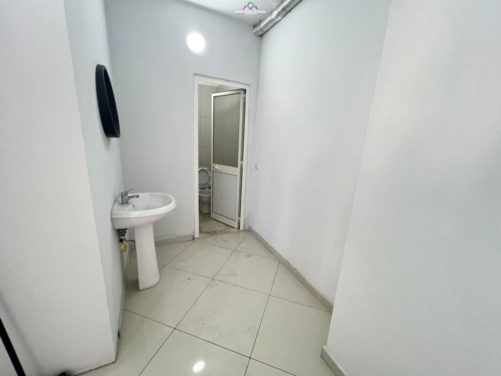 Ufficio in Affitto a Astir (ID BZ2965) Tirana