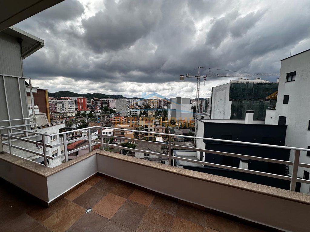 Shitet,Apartament 2+1, Unaza e Re, Tiranë