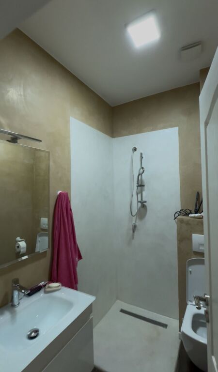 Shitet apartament 2+1, Fresku