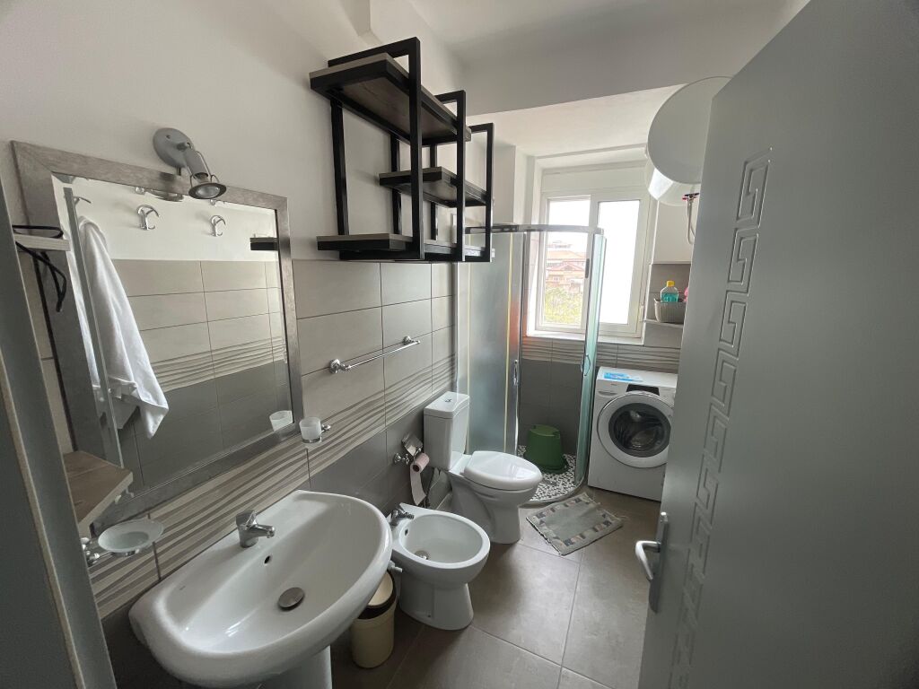 Shitet Apartament 1+1 +2 ballkone