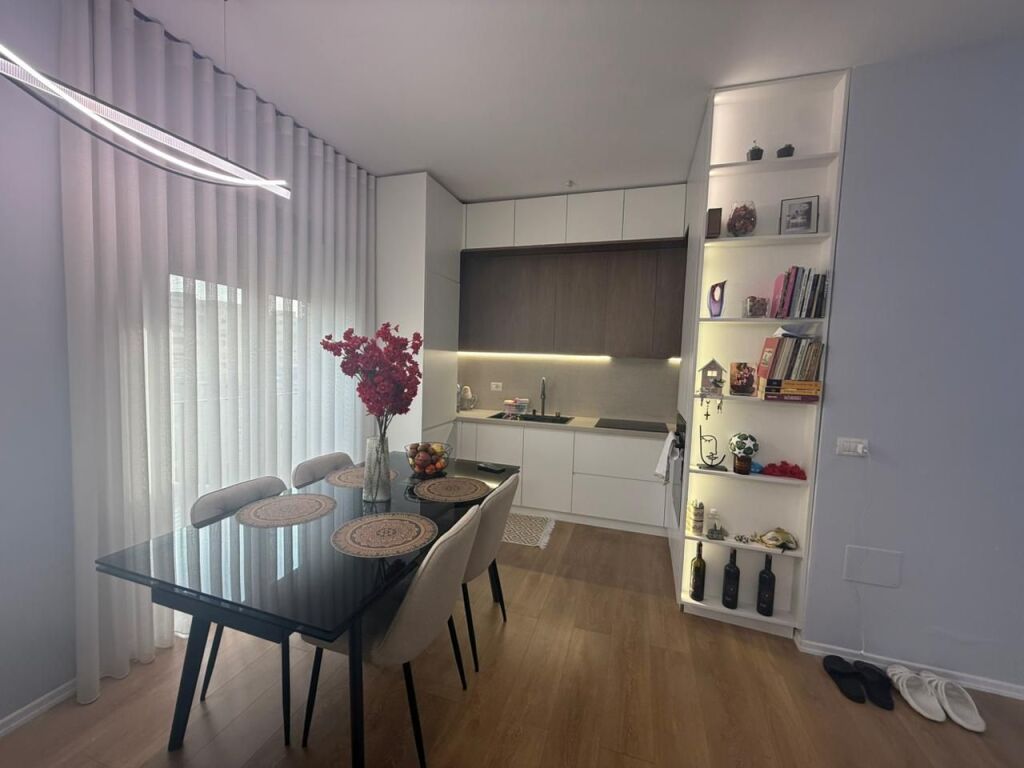 Appartamento 1+1 in vendita a Klani / Vicino al Palazzo 5D vicino a Ora News