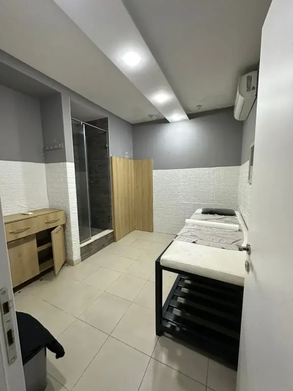 Locale commerciale in vendita (investito) vicino a Piazza Wilson, superficie totale 133 m2, piano -1, prezzo 140.000 Euro