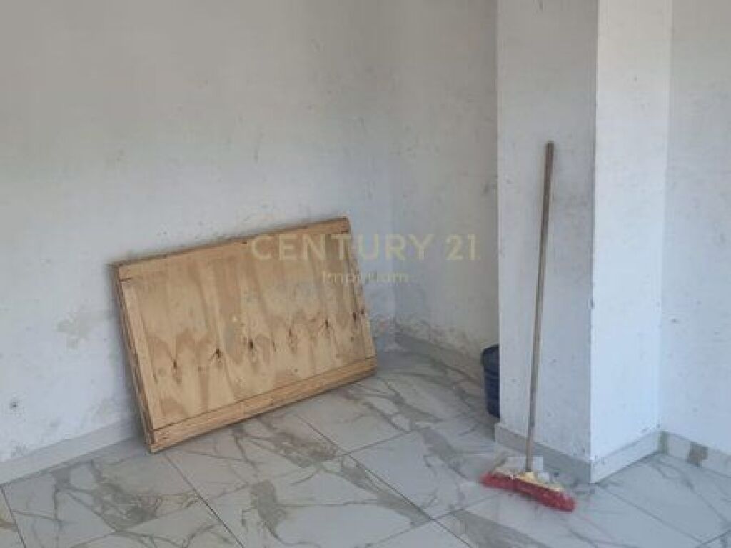 Business Premises for Rent 74 m² in Çabej Buildings!