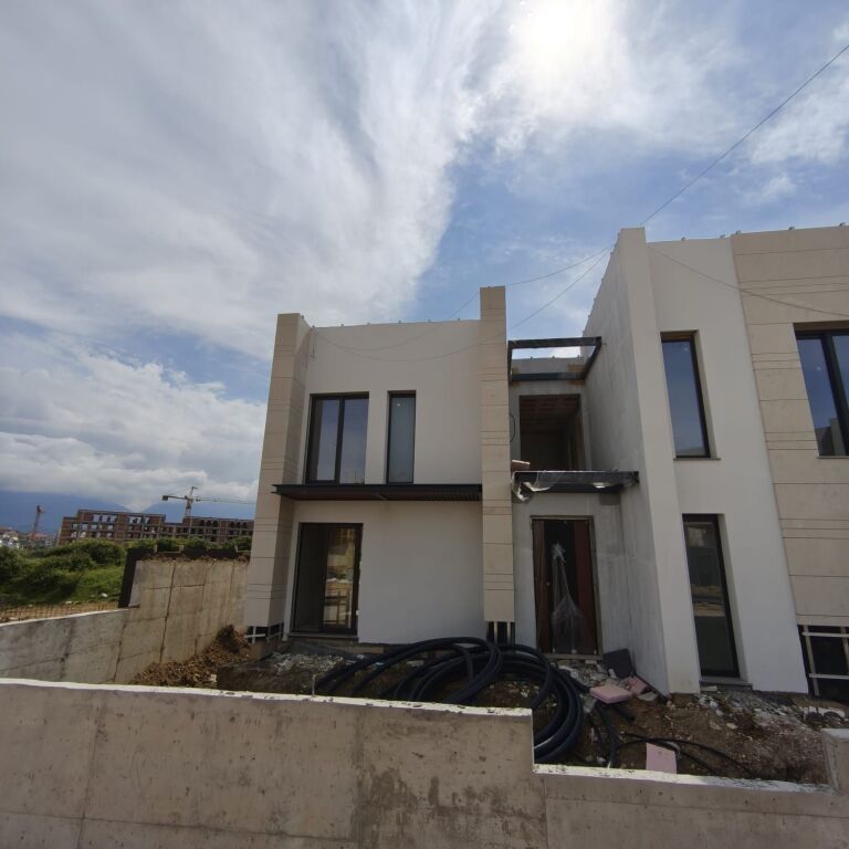 🏡 VILË LUKSOZE PËR SHITJE – Maison de la Terre Residence