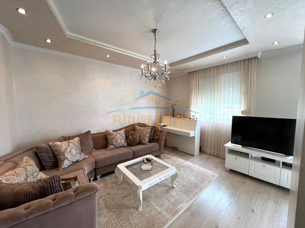 Apartment 2+1+2, Blloku, Tirana