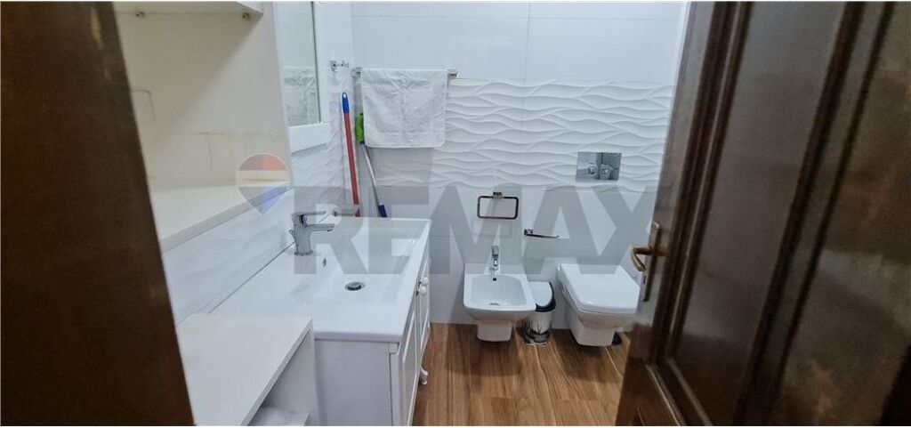 Apartament 2+1 per qira te Shallvaret