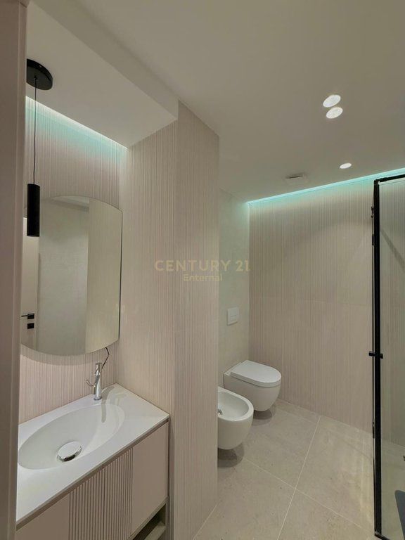 Apartament luksoz 1+1 me qira tek Myslym Shyri