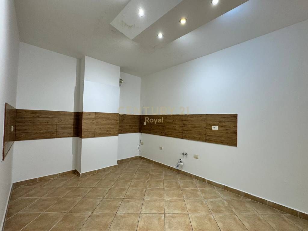 SHESIM APARTAMENT 2+1 TE KODRA E DIELLIT RRUGA XHON KENEDI 209,000 € Sip. Totale  121m2  Sip. e brendshme  108m2