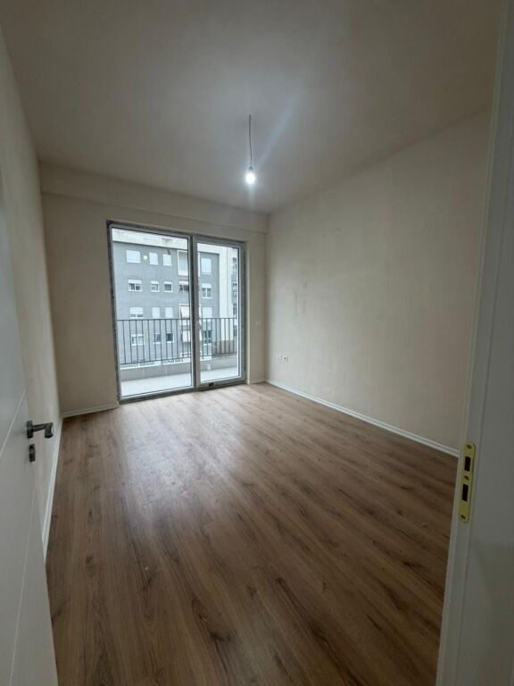 Tirane, shitet apartament 3+1 Kati 5, 125 m² 400.000 € (Komuna e Parisit)
