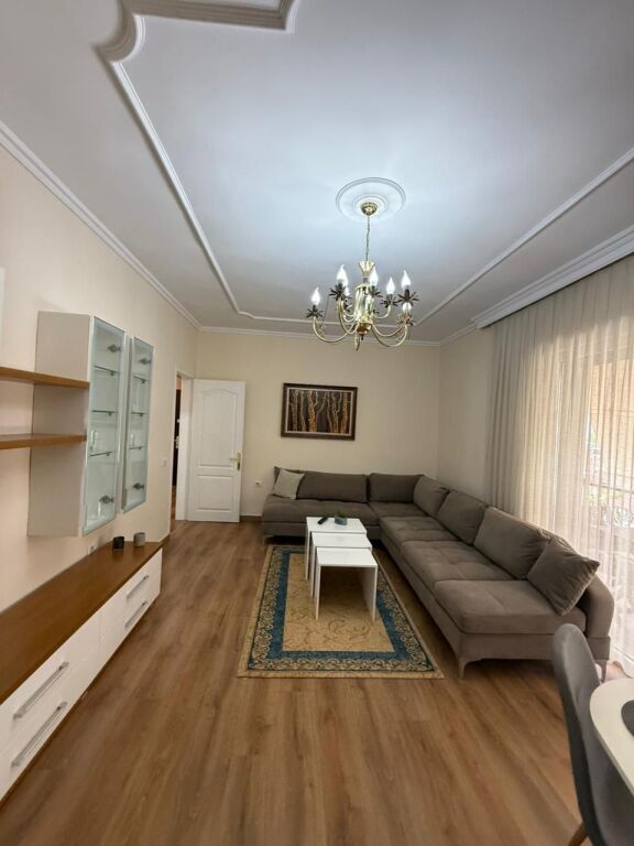 2+1 apartment for rent at Avni Rustemi Square near the New Bazaar.