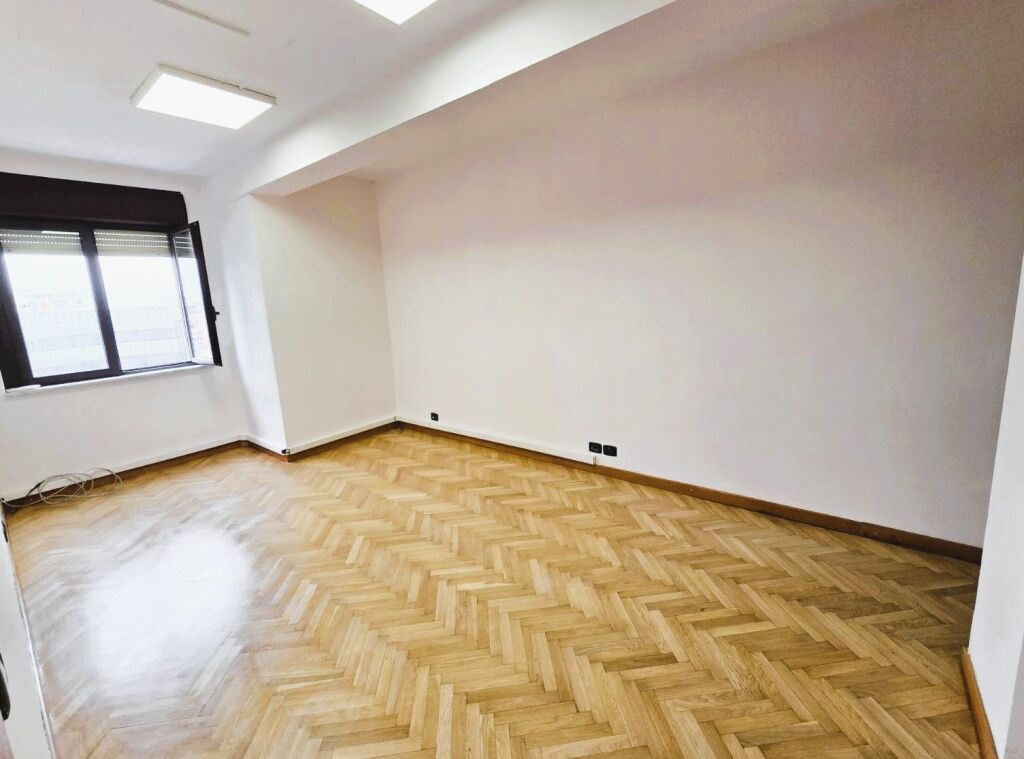 🏢 Spazio per Uffici in Affitto – Torre Drini📍