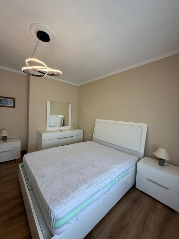2+1 apartment for rent at Avni Rustemi Square near the New Bazaar.