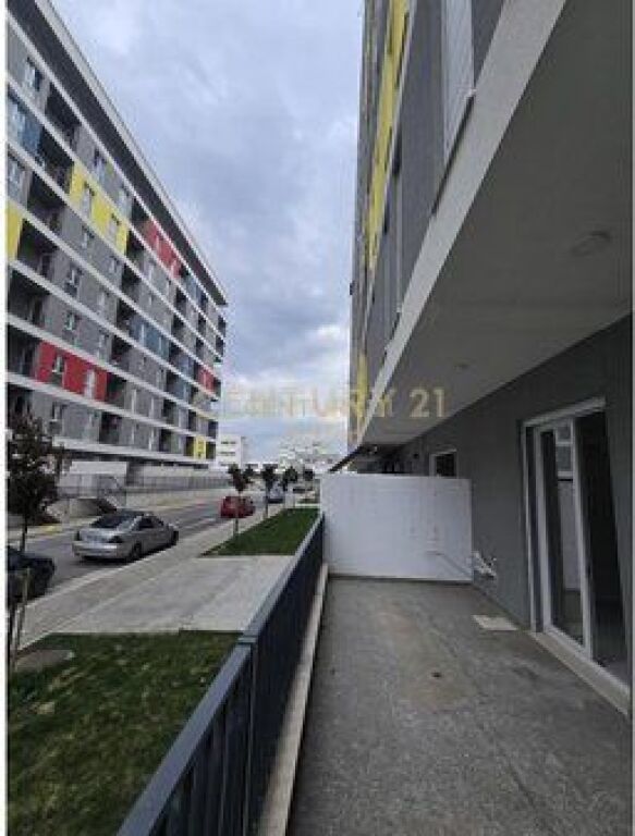 Commercial Unit for Rent + Veranda + 2 Parking Spaces at Univers City Residence