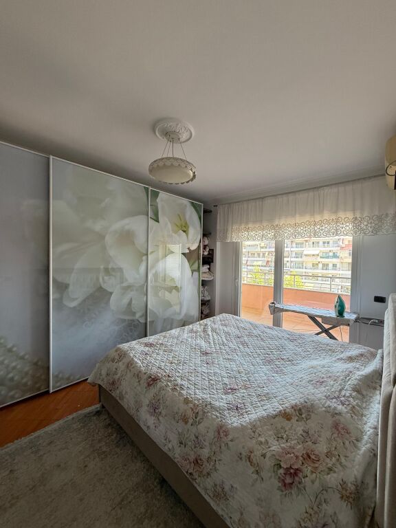 Apartament në shitje në Tiranë, Komuna e Parisit,