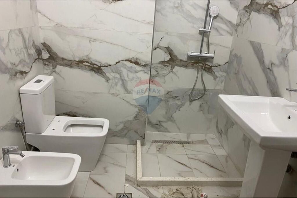 Jepet me Qira Apartament 1+1 te Liqeni i Thatë