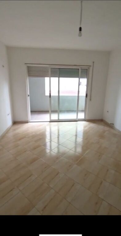 Shitet Apartament 2+1+2 + Garazhd Tek Amerikan3 / Yzberisht