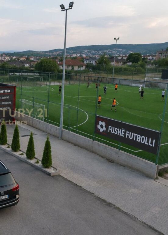AFFITTASI LAVAGGIO AUTO, LOCALE & CAMPO DA CALCIO A KAMËZ ⚽🚗 1.500 € /Mese Sup. Totale 1500m2
