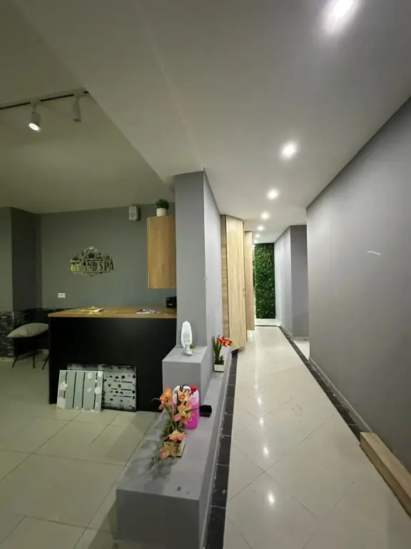 Locale commerciale in vendita (investito) vicino a Piazza Wilson, superficie totale 133 m2, piano -1, prezzo 140.000 Euro