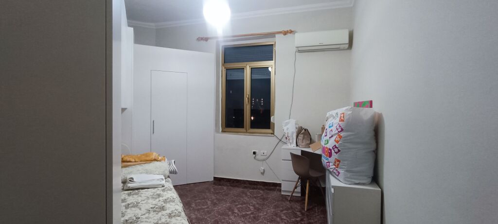 Super Apartment + Verandas In The Block