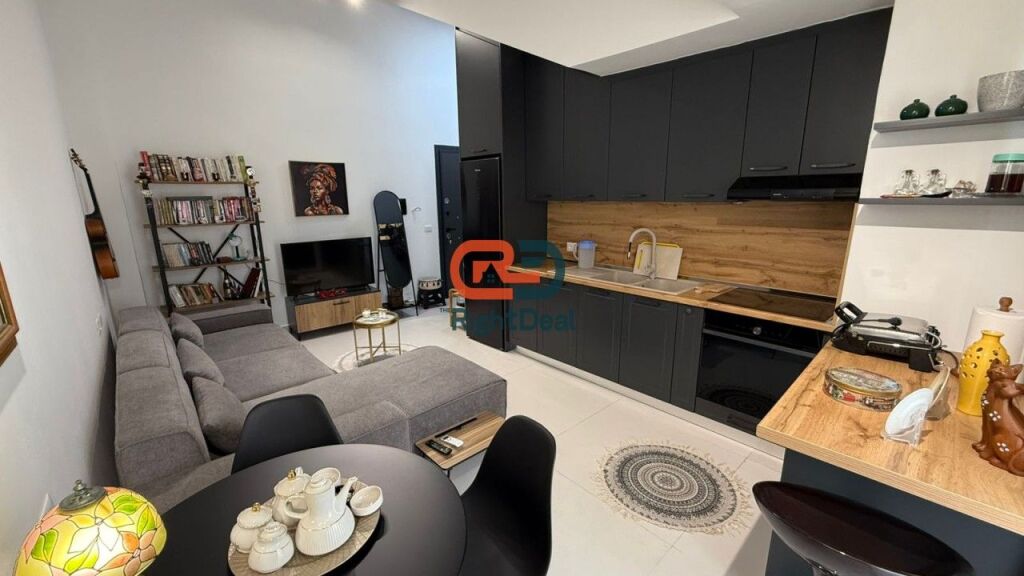 Ne Fresk, Shitet Apartament 1+1, Gati Per Banim!!!