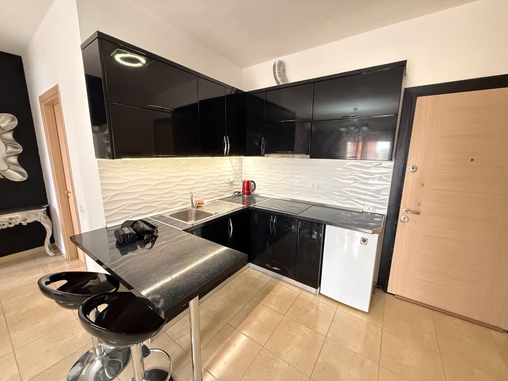 Okazion plepa hill durres 1+1