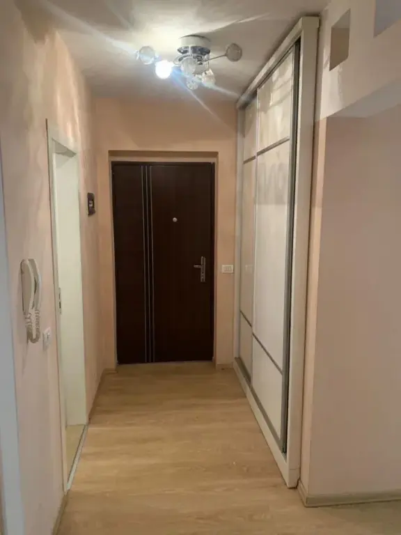 Jepet me qira 2+1+2 Rr.Dritan Hoxha 650 mije leke