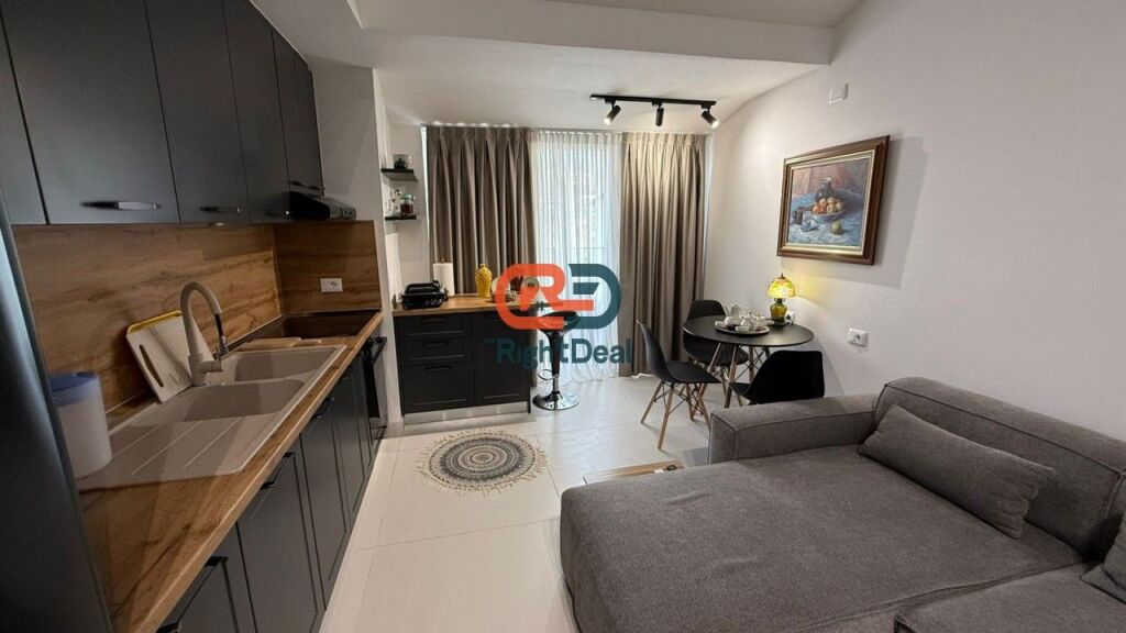 Ne Fresk, Shitet Apartament 1+1, Gati Per Banim!!!