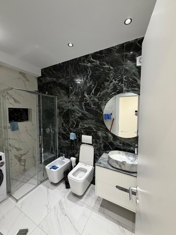 Affitto appartamento 2+1 +2 📍Di fronte American 3 prezzo 60000 leke al mese   