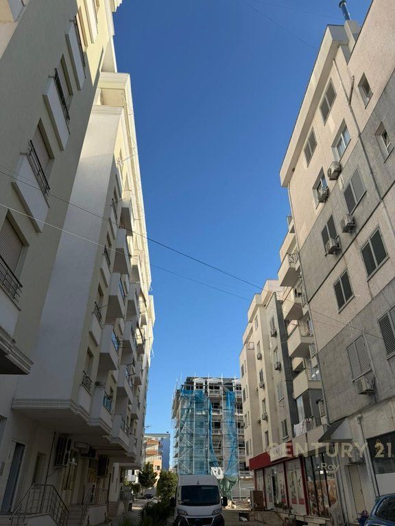 APARTAMENT 1+1 PER SHITJE NE QENDER TE GOLEMIT!!!