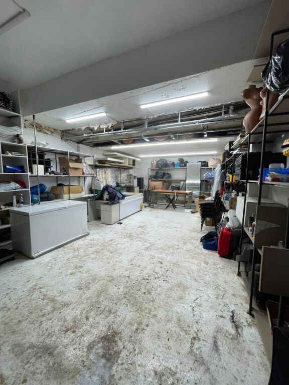 SHITET, GARAZH , KINOSTUDIO, TIRANA( 530581011-17)