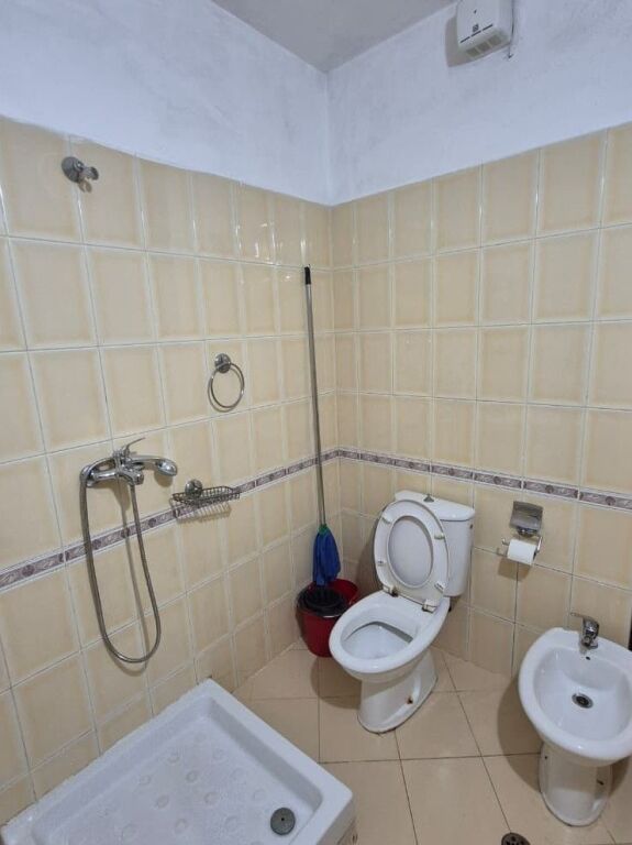🏡 Jepet me Qira Apartament 2+1+2 tek Komuna e Parisit ✨