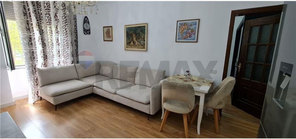Apartament 2+1 per qira te Shallvaret