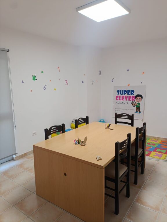 Jepet me qera apartament  Duplex  Komuna  e Parisit  Buze rruge Kika 1 - Widok 2