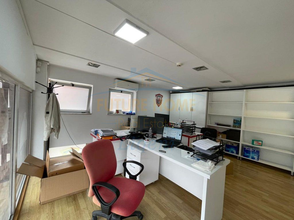 Duplex Ambiente Commerciale, Vicino a Delijorgjit, Tirana.