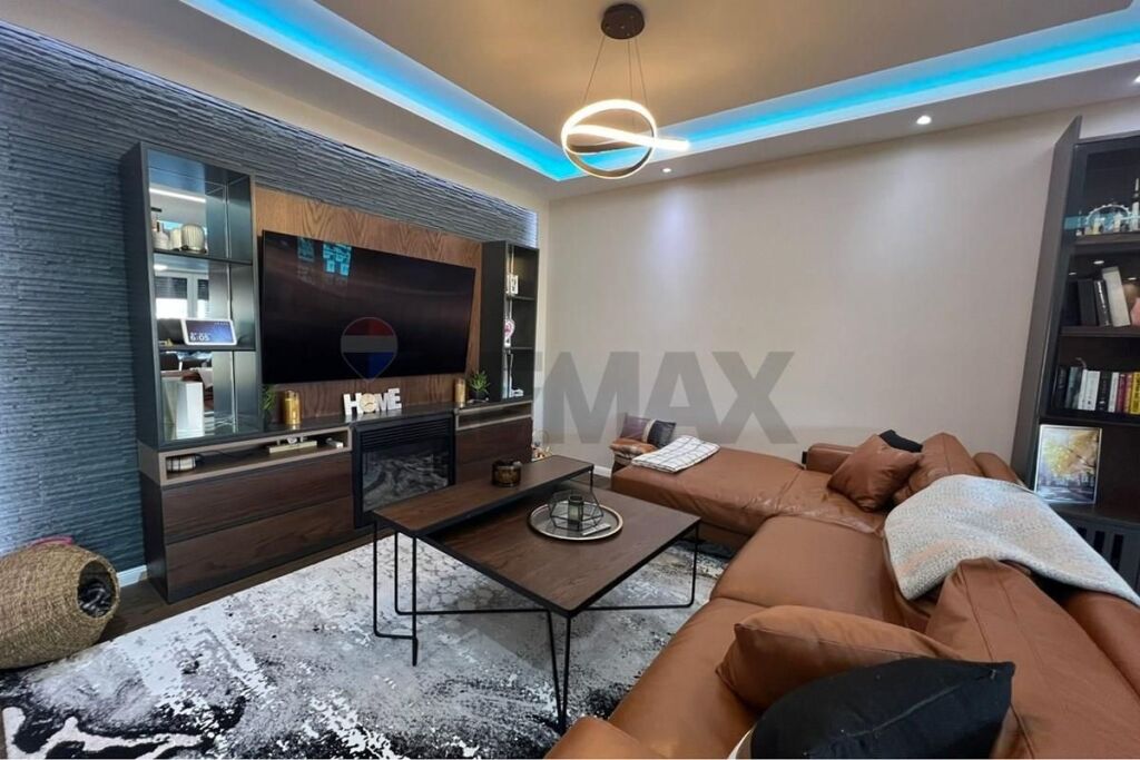 Duplex in vendita a Kodra e Diellit 2