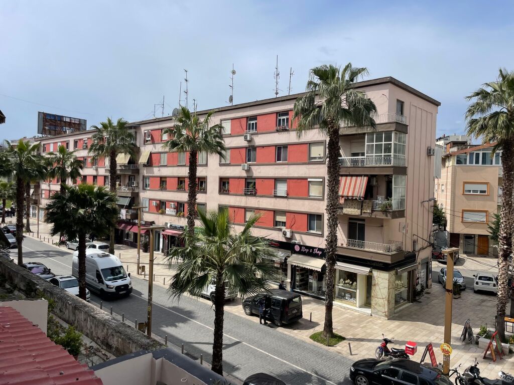 Shitet Apartament 1+1 +2 ballkone