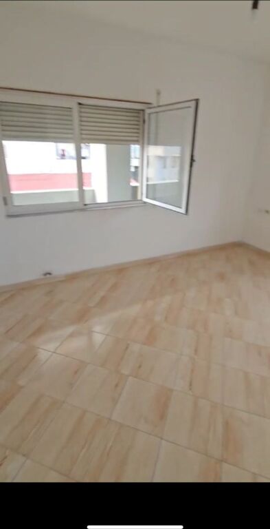 Shitet Apartament 2+1+2 + Garazhd Tek Amerikan3 / Yzberisht