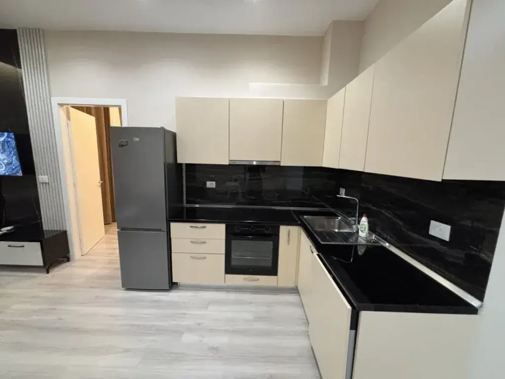 Jepet me qera (KODRA E DIELLIT) apartament 1+1+Ballkon