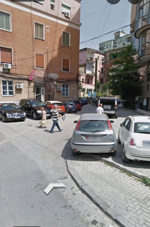 Tirane, locale commerciale in affitto Piano 0, 20 m² 550 € (Via Hyqmet Delvina)