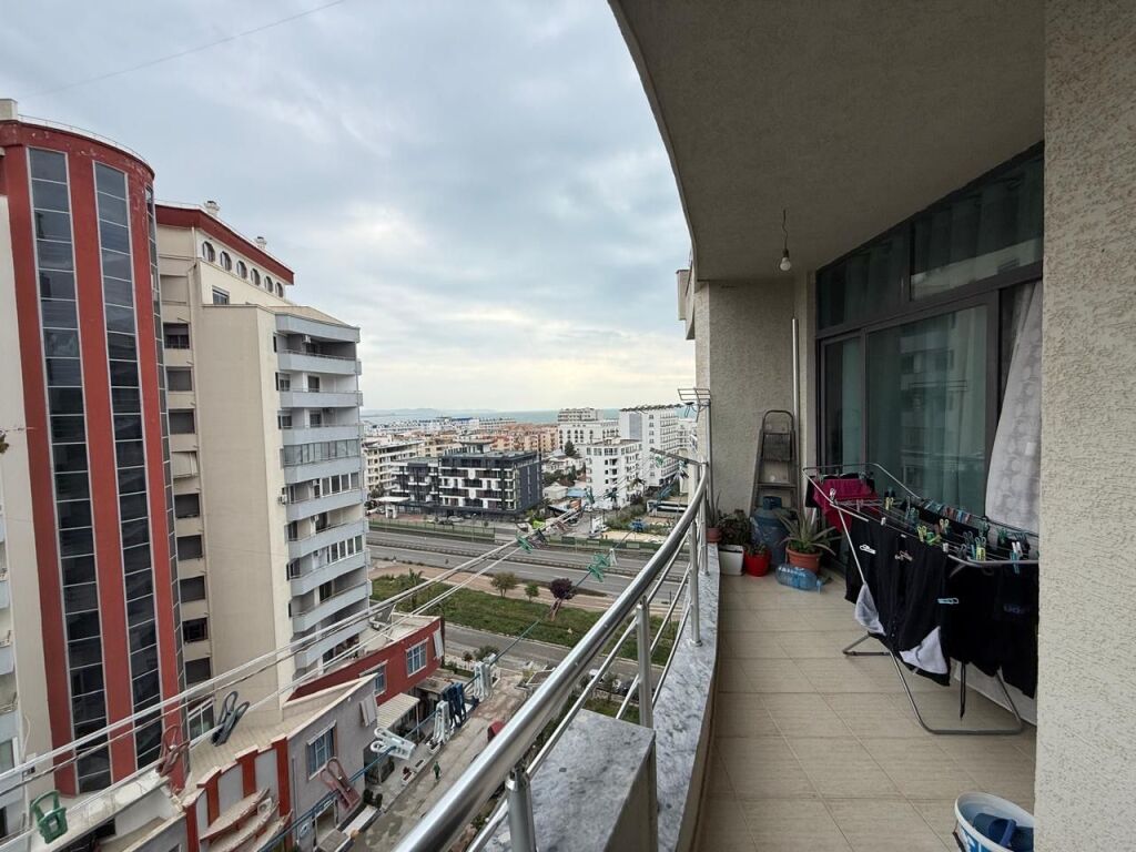 Shitet Apartament 2+1 ne Golem