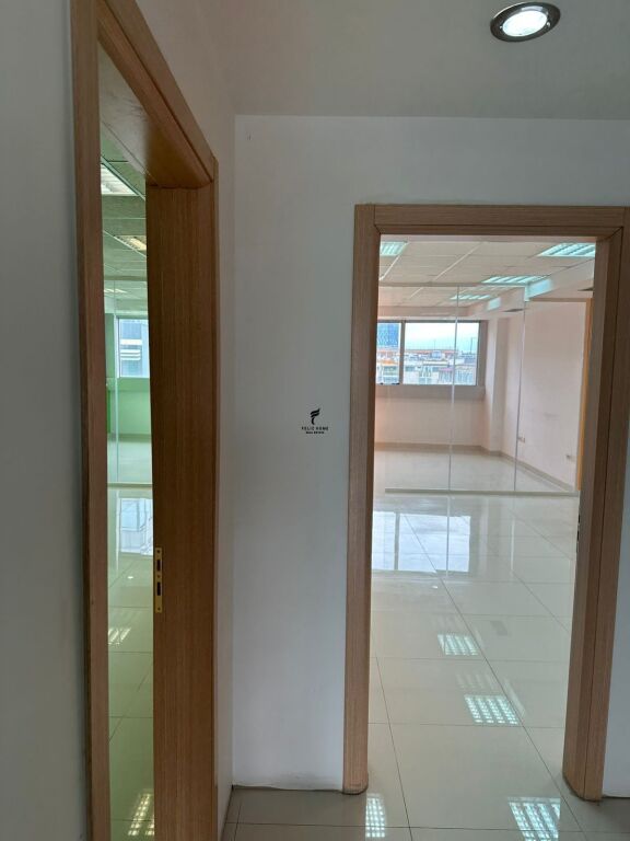 UFFICIO IN AFFITTO 145 M2 BLOCCO 2.620 EURO FH-74516