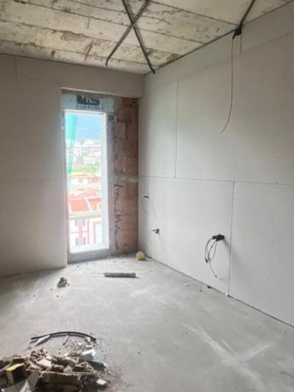 EKSKLUZIVE – Apartament 2+1+2 për shitje tek Kompleksi Bengas