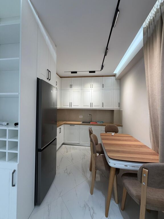 Affitto appartamento 2+1 +2 📍Di fronte American 3 prezzo 60000 leke al mese   