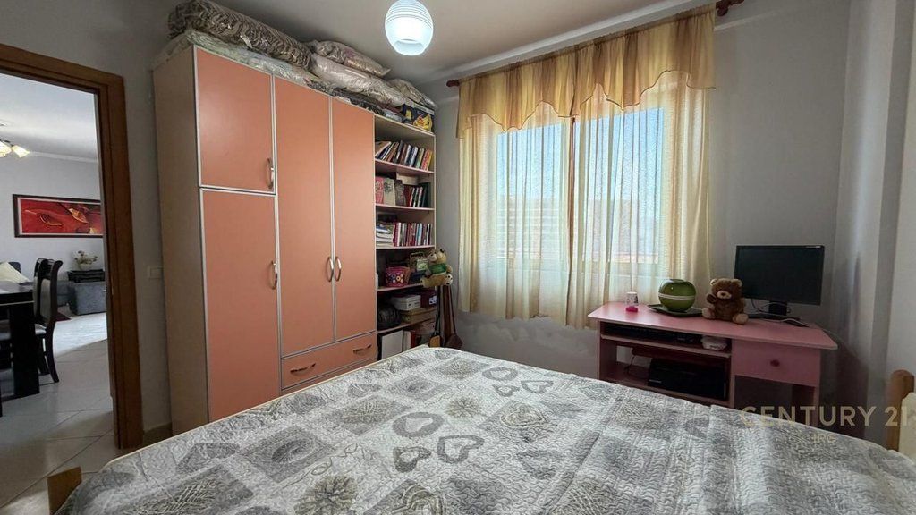 APARTAMENT 2+1 PRANE GJIMNAZIT PARTIZANI!