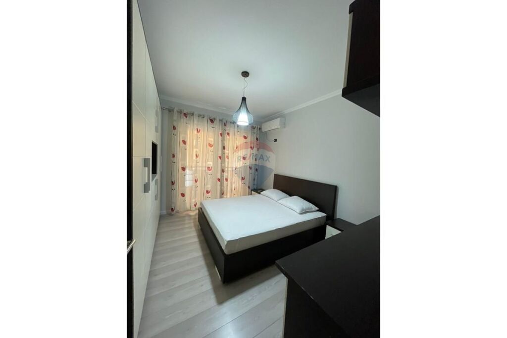 Ofrohet per qira Apartament 3+1 te rruga e Kavajës