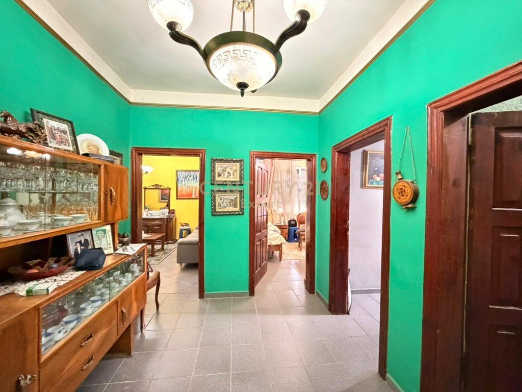 VENDIAMO APPARTAMENTO 1+1 VICINO ALLA SCUOLA ROSSA!! 150.000 €