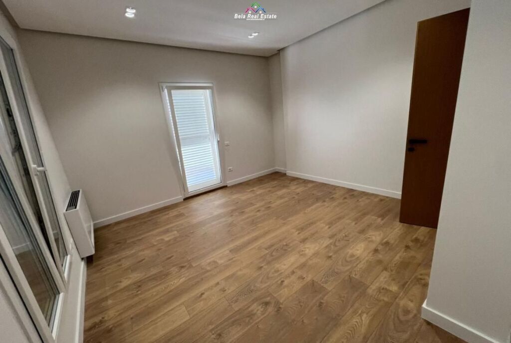 Villa su 2 piani in affitto in Via Elbasan (ID BV22532) Tirana